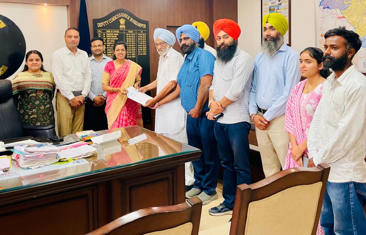 Punjab's first groundnut processing unit to be set up at Citrus Estate Bhunga, Deputy Commissioner handed over a cheque of Rs 7.50 lakh.